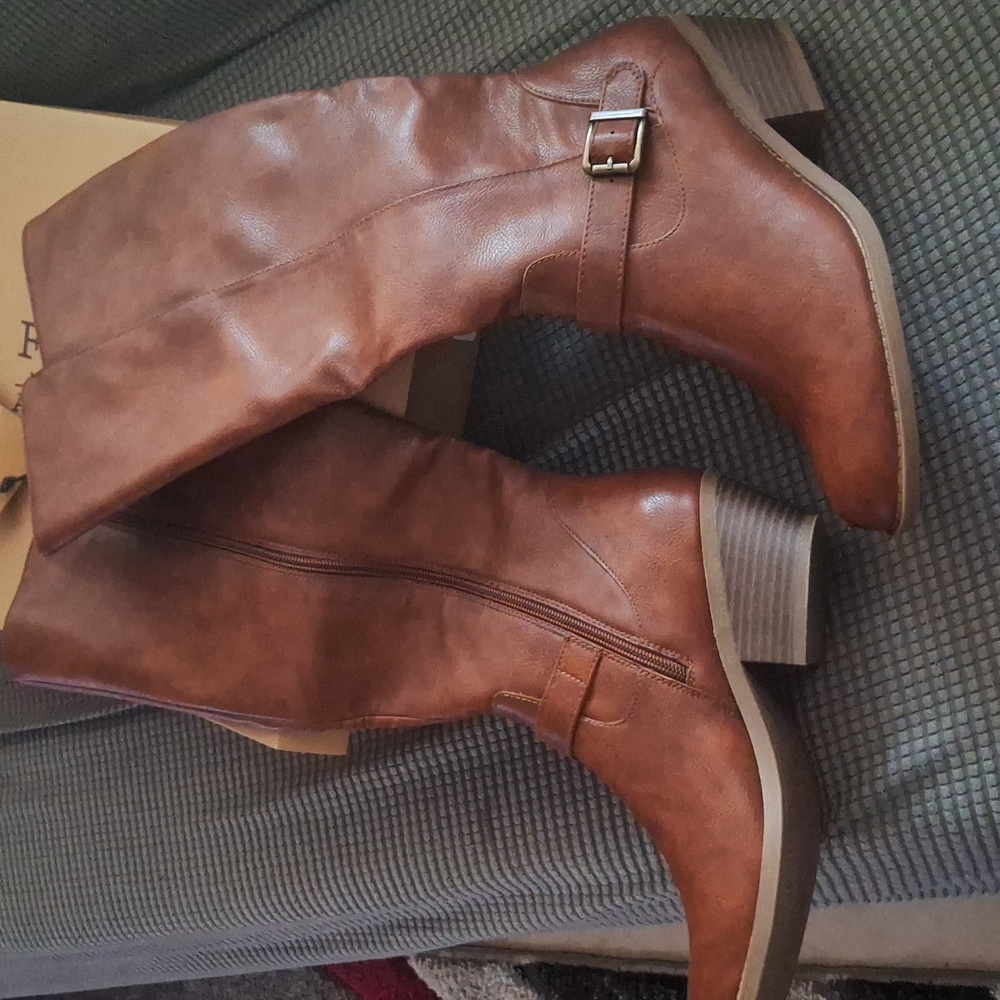 FRYE and CO. Boots